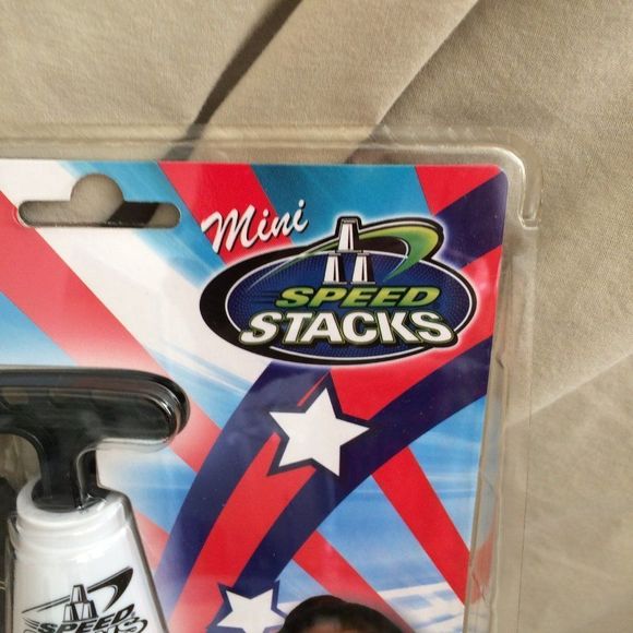 Mini Speed Stacks Ages 3 and up - Picture 2 of 6